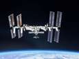 Alarm in ruimtestation door naderend ruimteschroot: astronauten voor zekerheid in ruimtecapsules