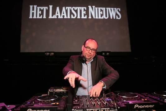 Sven Ornelis was DJ van dienst op de Gouden Schoen editie 2015.