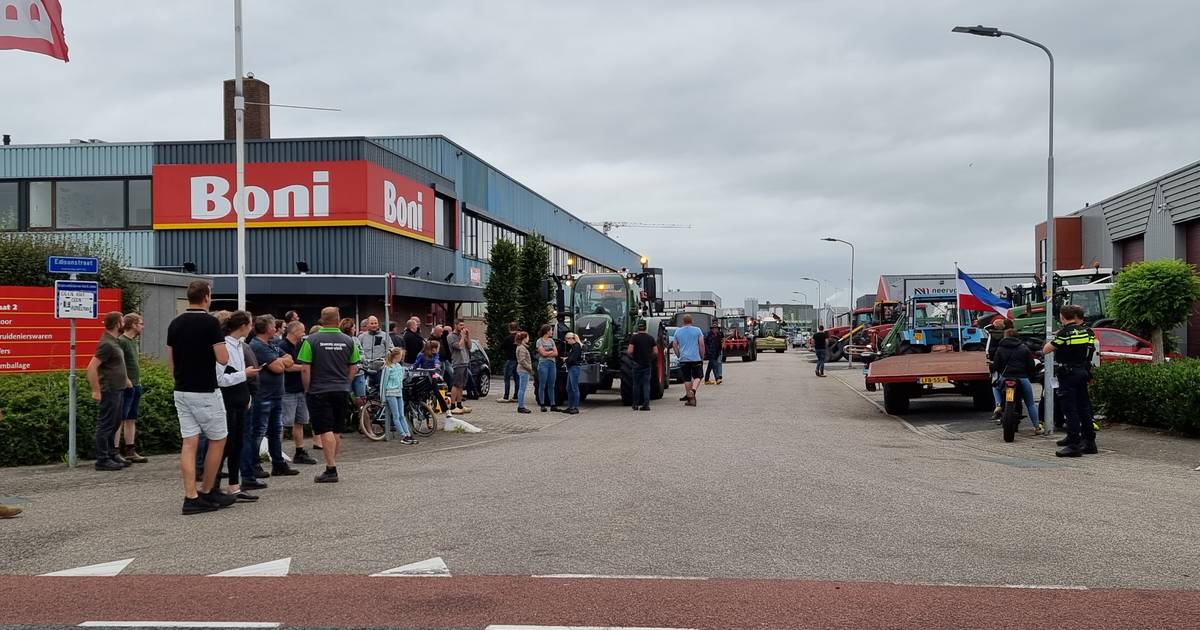 Les agriculteurs sont partis après le troisième blocus au centre de distribution de Boni à Nijkerk |  protestation paysanne