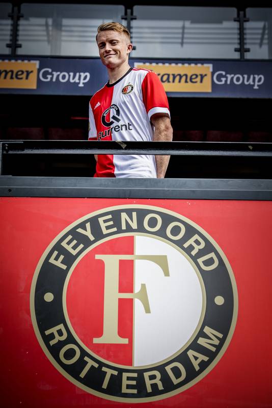 Sam Larsson wordt gepresenteerd bij zijn nieuwe werkgever Feyenoord. De Zweedse aanvaller komt over van sc Heerenveen.