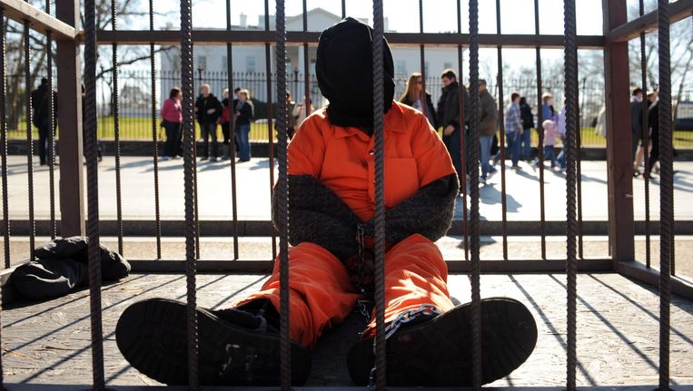 Demonstranten voor het Witte Huis eisen vrijlating van gevangenen uit Guantanamo Bay. Beeld epa