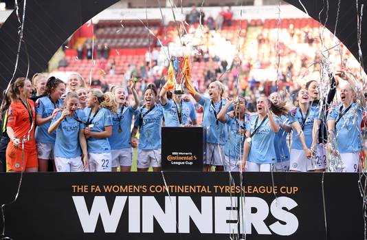 De vrouwen van Manchester City winnen de League Cup.