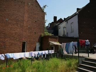BEELD VAN DE DAG. Gebruik eens een publieke omheining als droogrek