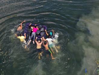 De wanhopige tochten van migranten in beeld: omstreden anti-immigratiemaatregel in VS loopt af, “chaotische situaties” aan grens met Mexico