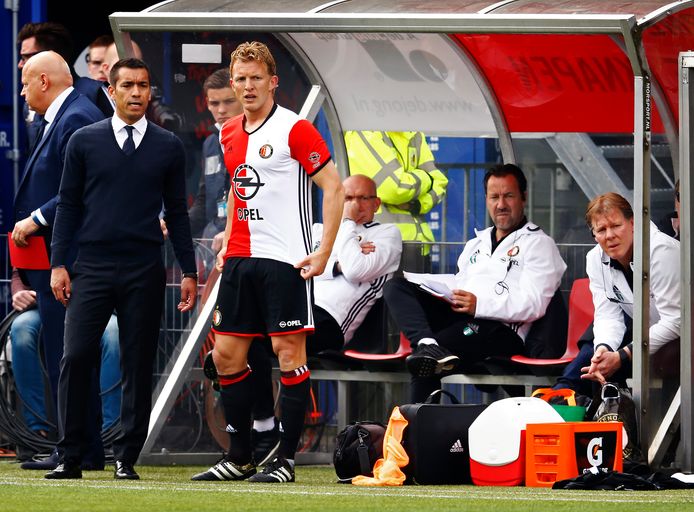 Dirk Kuyt mag nog proberen de boel te redden, maar het is al te laat: Feyenoord verliest met 3-0 bij Excelsior. Een week later wordt Kuyt de grote held in de kampioenswedstrijd tegen Heracles.