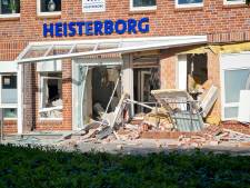 Explosies in bank net over grens bij Enschede: complete gevel uit gebouw geblazen