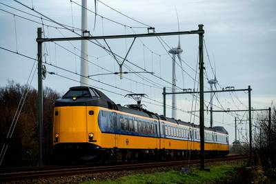 Waaghals legt treinverkeer plat, ProRail haalt spanning van leiding
