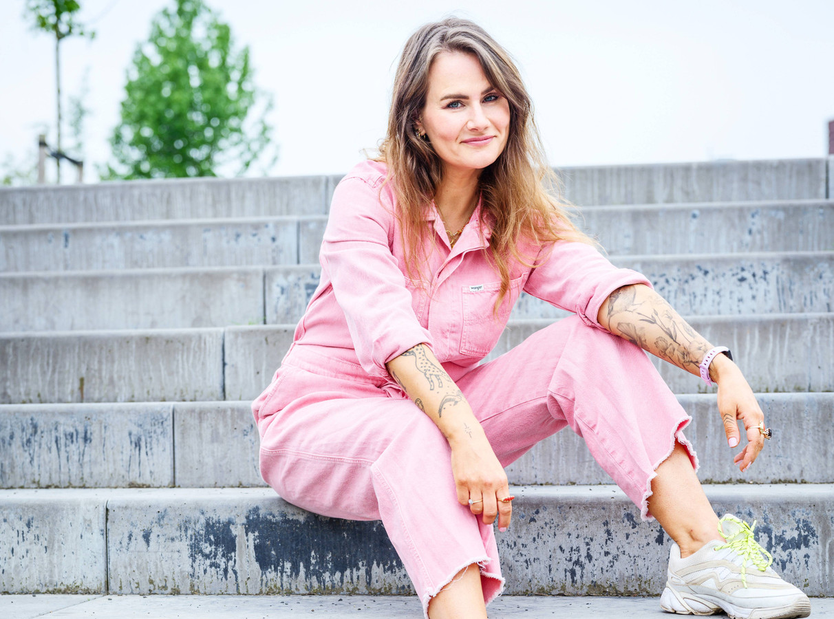 Hanneke zat vroeger op zondag 3 uur lang in de kerk, nu gelooft ze niet ...