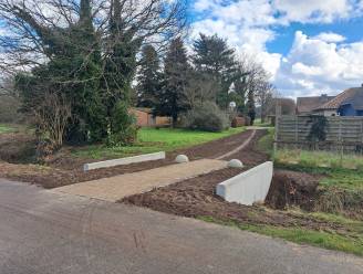Trage weg langs Rode Kruisstraat aangepast: traject van kerkhof in Holven tot buiten ring voortaan mogelijk via trage wegen