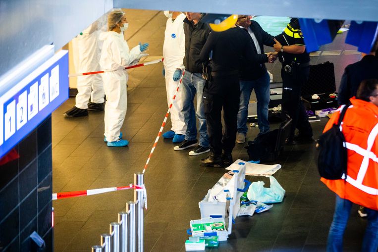 Gerechtelijke politie aan het werk na de aanslag. Beeld ANP