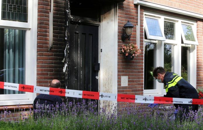 Onderzoek in Hedel, waar voordeur in brand is gestoken.