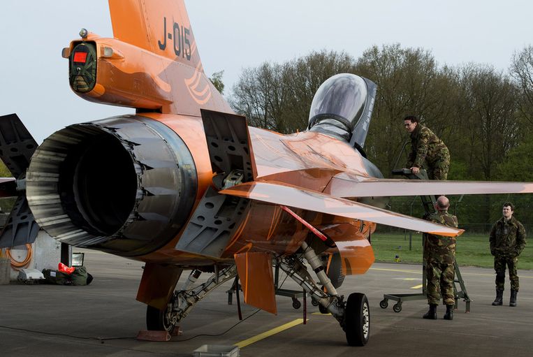 De oranje F-16 van de luchtmacht. Beeld anp