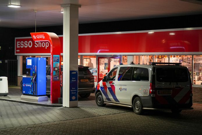 Bij tankstation Esso in Deurne vond dinsdagavond een overval plaats. De politie doet onderzoek.