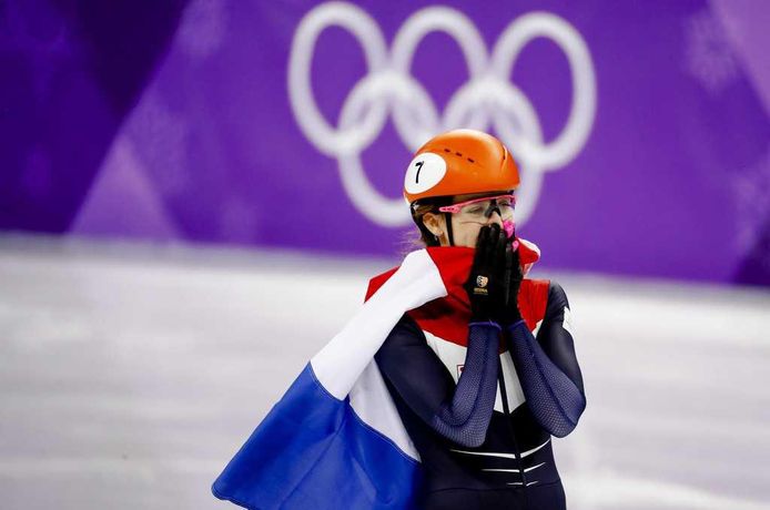 Suzanne Schulting kan het niet geloven dat ze goud heeft gewonnen.