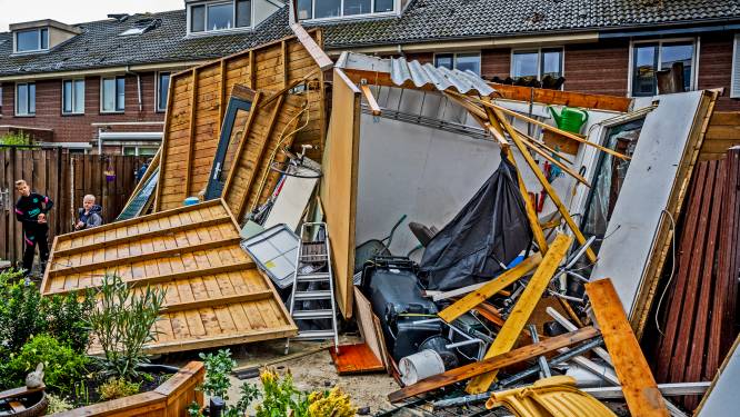 In beeld: tornado richt schade aan in Barendrecht
