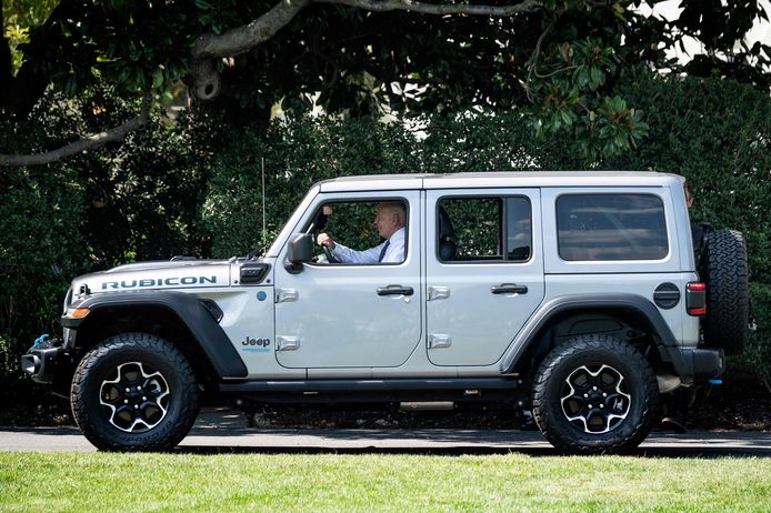 Joe Biden conduit une Jeep Wrangler Rubicon 4xe à la Maison Blanche, le 5 août dernier.