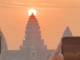 Plus de 10.000 personnes assistent à l'équinoxe de printemps à Angkor Vat