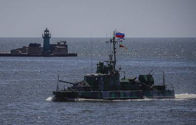 Russian ships with armed soldiers on board appear to be systematically spying on the North Sea and Baltic Sea