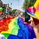 Politie neemt flyers pedoclub in beslag tijdens Pride Walk