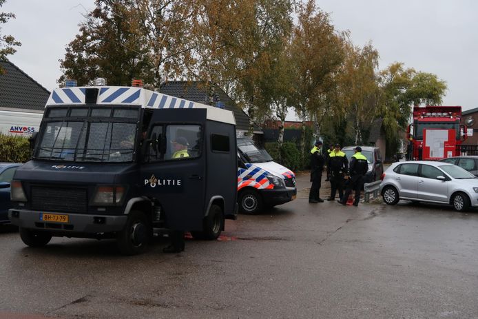 Ook een bedrijfspand aan de Spaanderstraat werd doorzocht