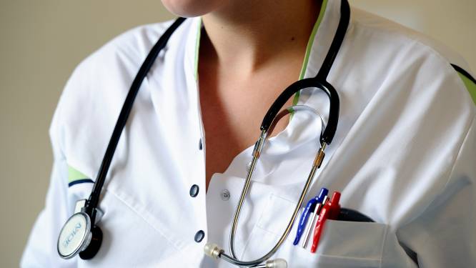 Patiënt probeert arts-assistent ziekenhuis Enschede met stethoscoop te wurgen: ‘Aanval vanuit het niets’
