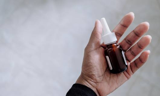 Alzheimer behandelen met neusspray: binnenkort kan het misschien