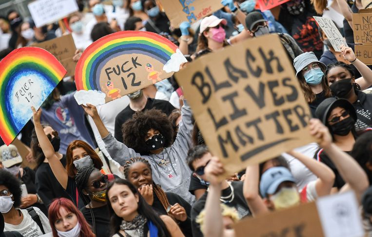 Naar aanleiding van de dood van Floyd gingen mensen over de hele wereld de afgelopen weken de straat op om hun ongenoegen te uiten over raciale ongelijkheid en politiegeweld.  Beeld AFP