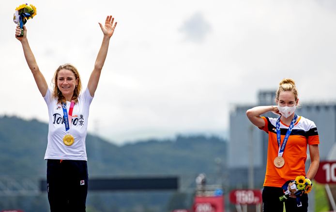 Annemiek van Vleuten en Anna van den Breggen.