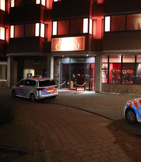 Overvaller casino Arnhem bedreigde caissière met vuurwapen en deed greep in de kassa