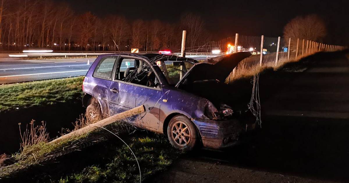 Gewonde en flinke schade bij ongeluk op A32 bij Tuk.
