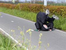 Gorcumer Jeroen flikt het: 20 kilometer koprollend over straat