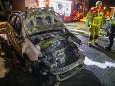 Weer brandt een auto uit in Apeldoorn: derde in twee weken tijd