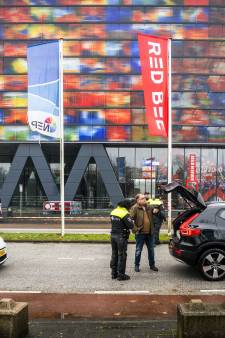 Politie beëindigt Defend-demonstratie in IJmuiden, rust bij Mediapark en Catshuis
