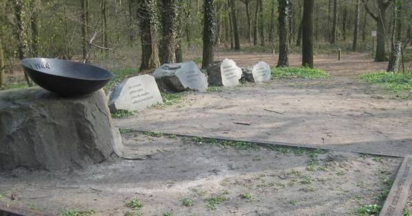 Waar in de duinen liggen 14 verzetslieden? Henk Peters gaat op het mysterie in
