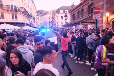 Erg druk in Brussel-centrum: politie lijkt menigte even uiteen te drijven, maar vertrekt dan weer
