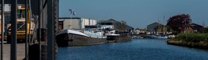 Ondernemers en het college van Waalwijk hebben plannen om de haven van Waspik te verbreden en uit te breiden met een bedrijventerrein aan de oostkant. foto John Schouten / Beeld Werkt