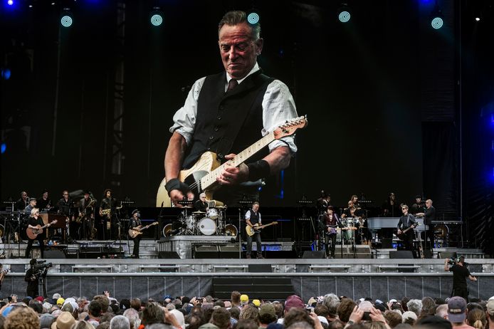 Teruglezen | Bruce Springsteen in Nijmegen: zon is onder en The Boss ...