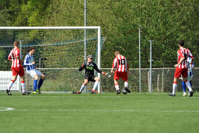 22-04-2019: Voetbal: Dommelen v Spoordonkse Boys: DommelenL-R De goal van nummer 10 of Spoordonkse Boys in beeld Derde Klasse D 2018-2019