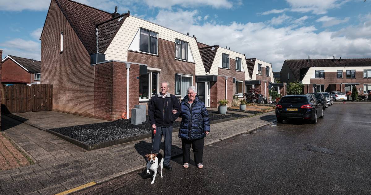 Door droogte scheuren de huizen in Tolkamer, Truus en Bennie moeten er gedwongen uit: ‘Dit is een gr