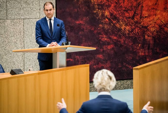 Lodewijk Asscher (PVDA) en Geert Wilders (PVV) in de Tweede Kamer tijdens een debat over institutioneel racisme in Nederland.