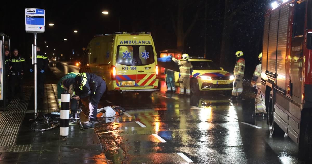 Fietser raakt zwaargewond bij botsing met auto in Sint-Michielsgestel, met trauma-arts naar ziekenhuis.