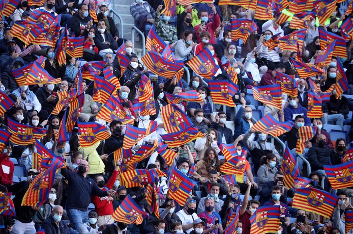 Er kwamen flink wat fans opdagen in Camp Nou voor de voorstelling van Xavi.