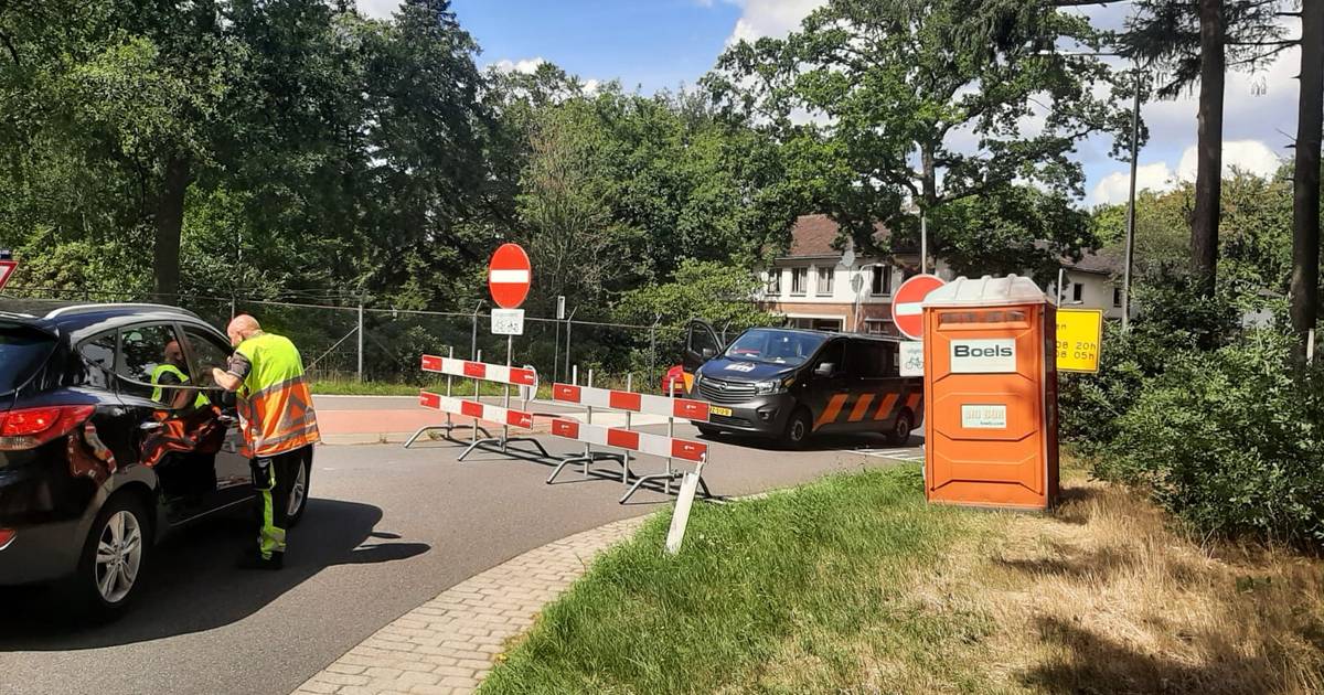 En tóch wordt gegokt op sluiproute door Hoenderloo, bij afsluiting A50: ‘Ja, hallo, en nu dan?’