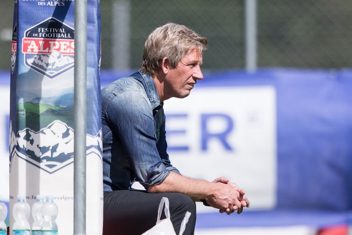 Marcel Brands bekijkt de PSV-equipe in Zwitserland.
