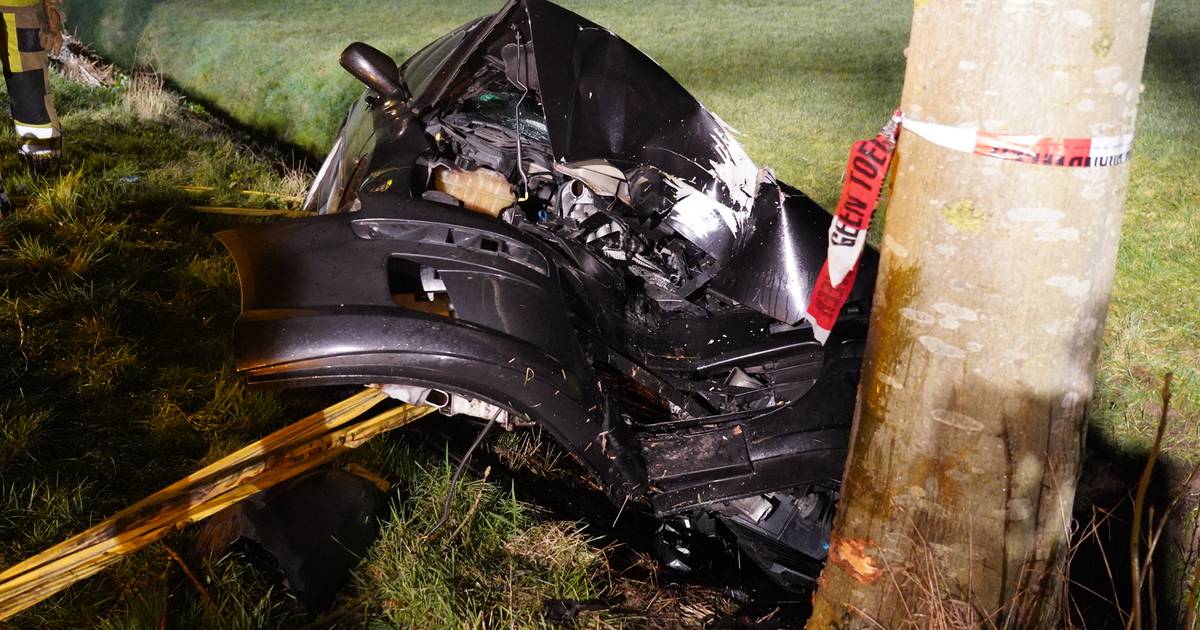Vrouw gewond door eenzijdig ongeval in Appeltern, auto belandt in sloot.