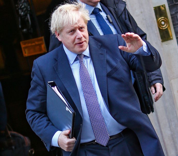 Boris Johnson verlaat zijn ambtswoning op 10 Downing Street in Londen.