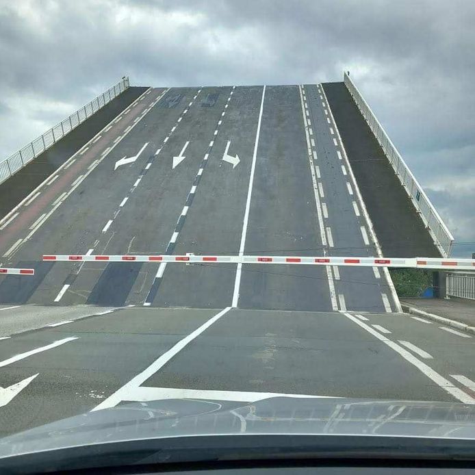 Nieuwe rijstroken Zelzatebrug leiden tot verwarring | Zelzate | hln.be