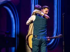 Fans direct in tranen bij afscheid Nick & Simon, ook Volendamse vrienden zwaaien duo uit