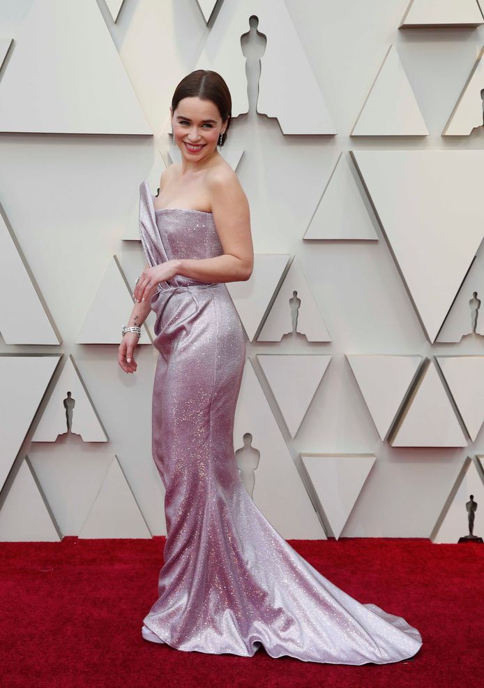 De Britse actrice Emilia Clarke uit ‘Game of Thrones' in een zachtpaarse jurk van Balmain.