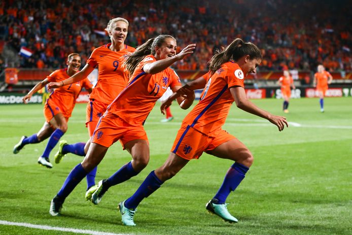 Oranje tijdens de halve finale tegen Engeland, op het EK vrouwenvoetbal in 2017 in Nederland.